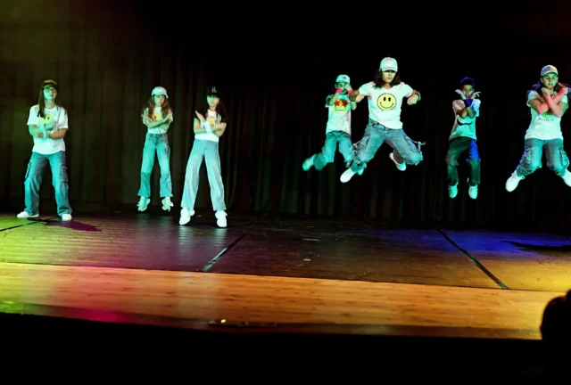 Videoclip-movement. 

#dancer ##dancers #dance #tanz #tanz #dance #ballettsaal #ballettschule #tanzschule #dance #ballettsaal #dancefloor #danca #tanz #dancefloor #tanzen #tanzschule